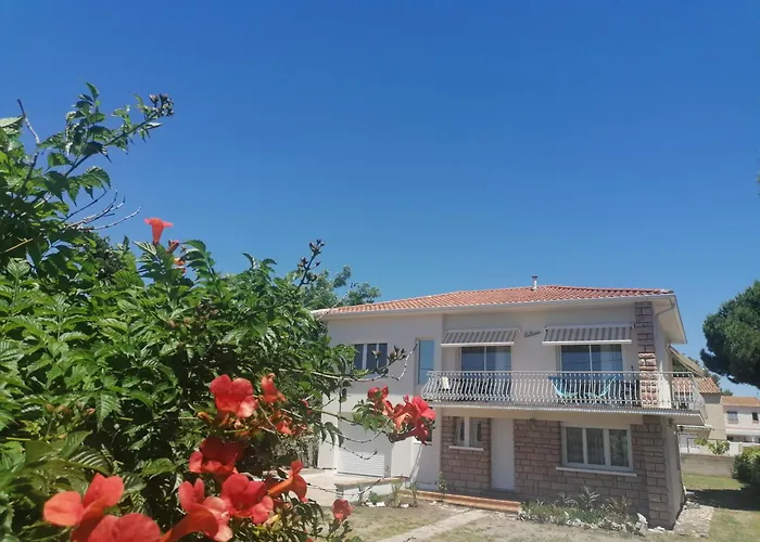 Grande Villa Divisee En Deux Logements